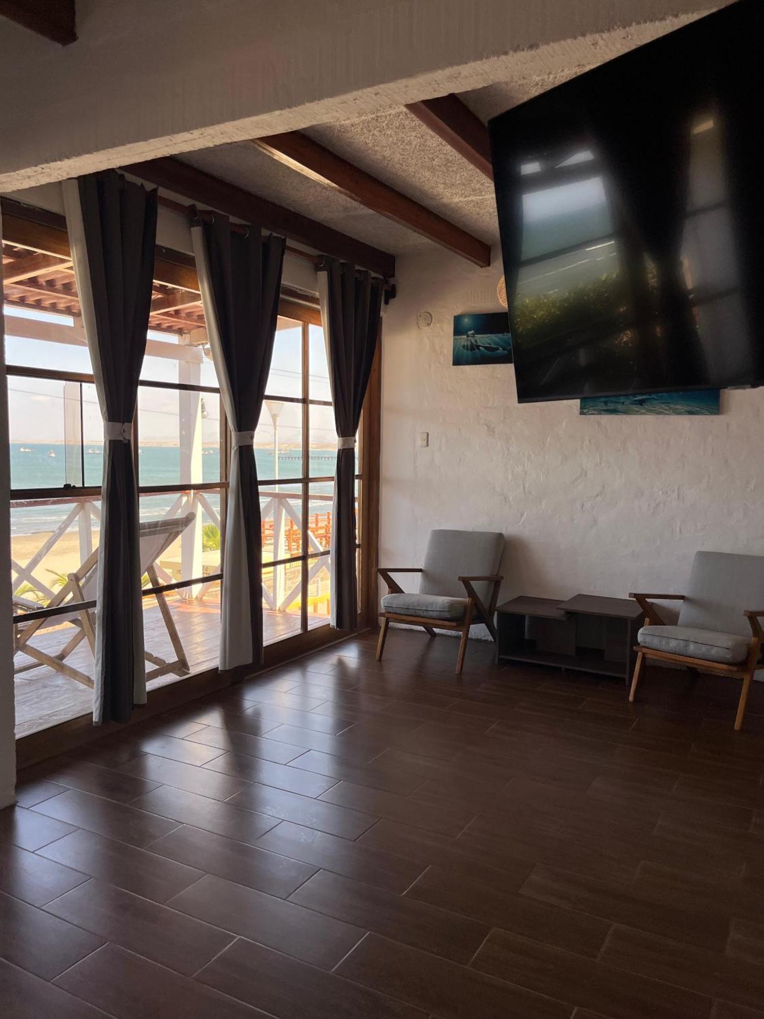 Delfines De Chicama Hotel Puerto Chicama Exterior photo