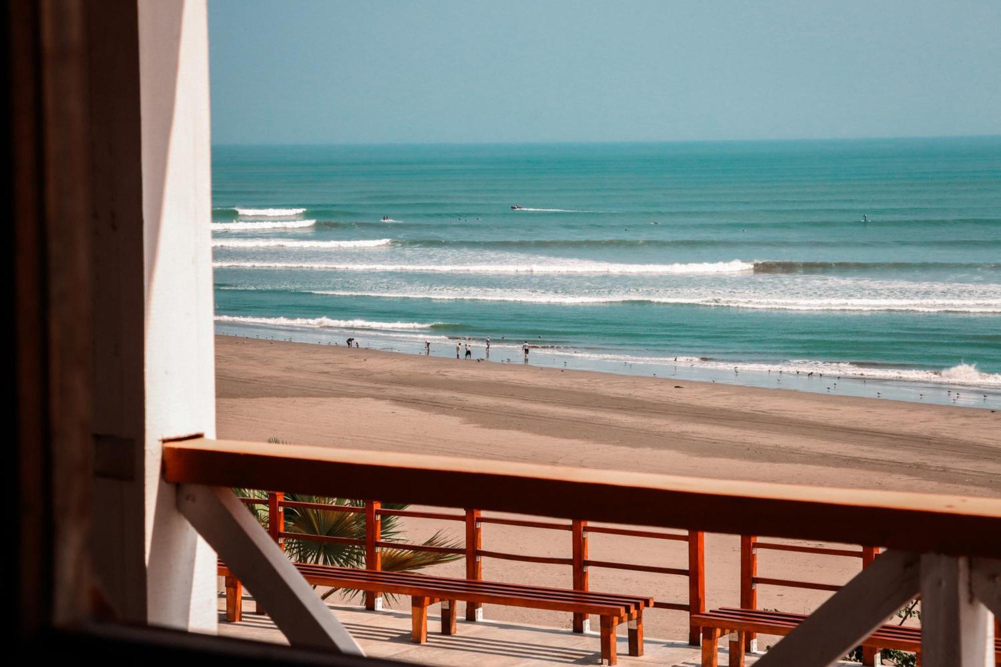 Delfines De Chicama Hotel Puerto Chicama Exterior photo