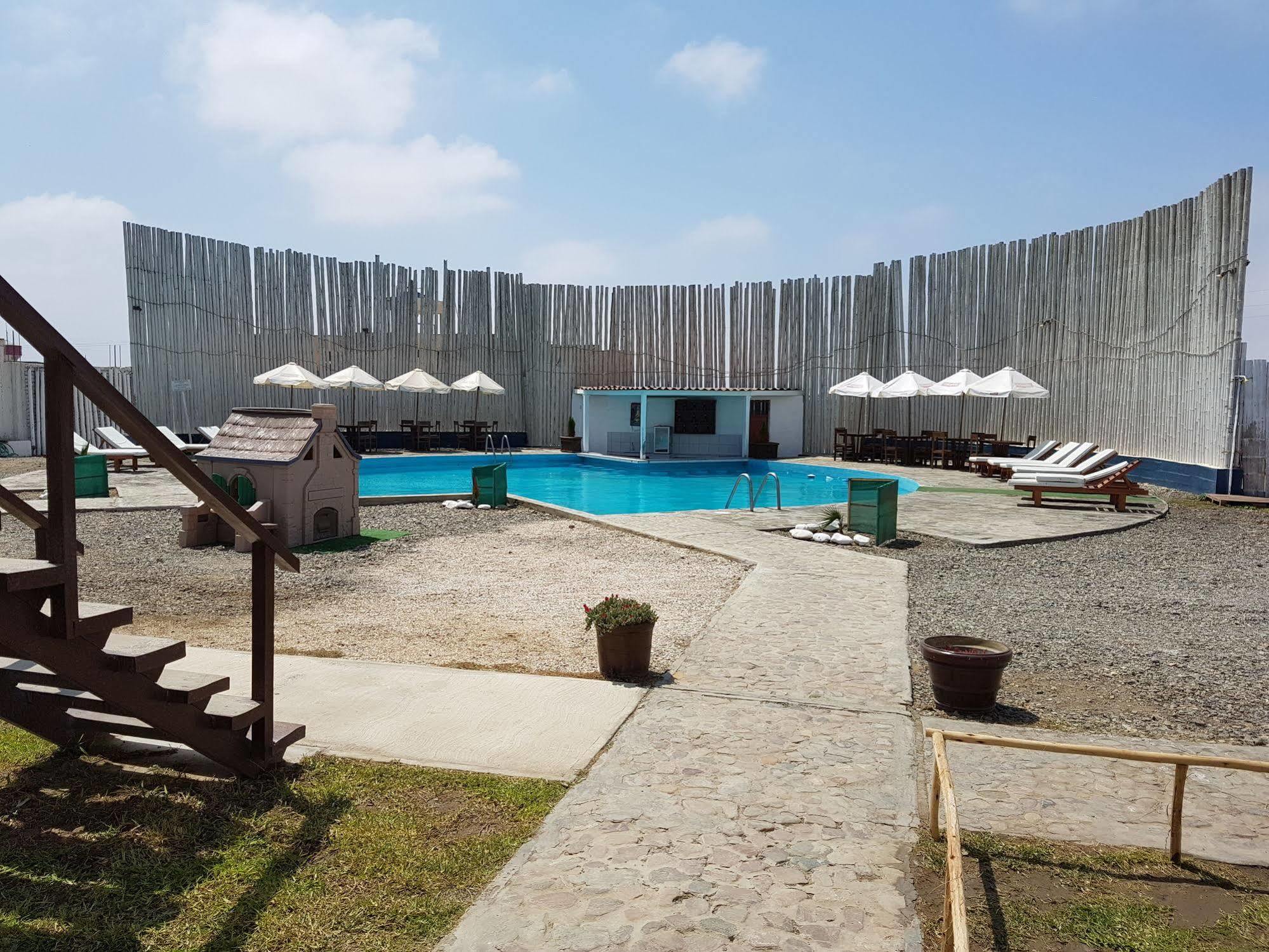 Delfines De Chicama Hotel Puerto Chicama Exterior photo